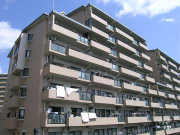 ルミナス箕面の森四番街10号棟の外観（南西側から）