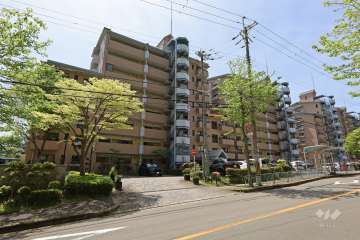 ルミナス箕面の森四番街10号棟の外観（北東側から）