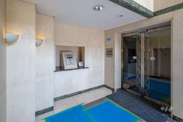 エントランスはオートロック付きです。