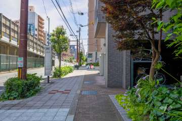 敷地東側の前面道路