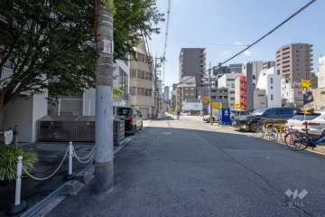 敷地西側の前面道路