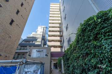 レジュールアッシュ梅田イーストの外観（西側から）