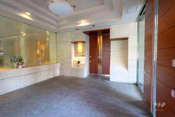 エントランスはオートロック付きです。