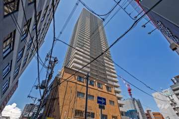 ローレルタワー梅田の外観（南側から）