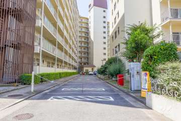 駐車場の出入り口（ロボットゲート付き）