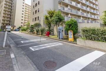 駐車場の出入り口（ロボットゲート付き）