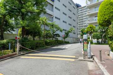 駐車場出入り口（リングシャッター付き）