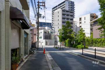 敷地の東側前面道路（南側から）