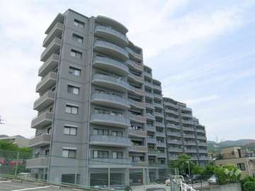 フォルム箕面の外観（南東側から）