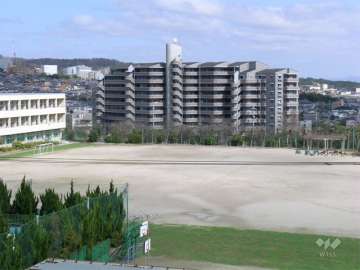 敷地の西側には豊川北小学校があります。