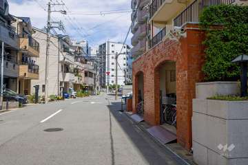 敷地北側の前面道路