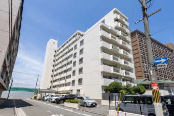 中津パークマンションの外観（南西側から）