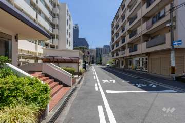 敷地西側の前面道路　