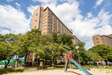 中津リバーサイドコーポA棟の外観（南西側から）