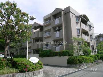 イーストアベニュー箕面おのはら１棟の外観（北西側から）