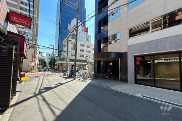 敷地西側の前面道路