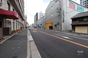 敷地東側の前面道路