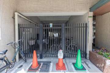 屋内に設けられた駐輪場
