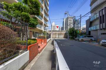 敷地南側の前面道路