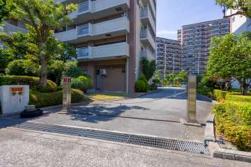 駐車場の出入り口（ロボットゲート付き）