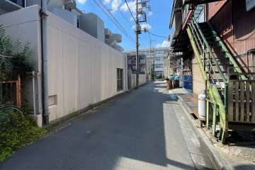 敷地北側の前面道路　