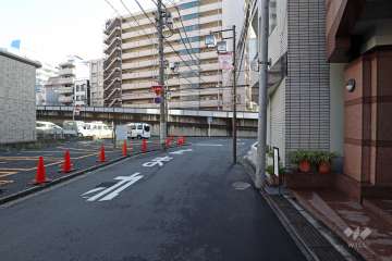敷地の東側前面道路（北側から）