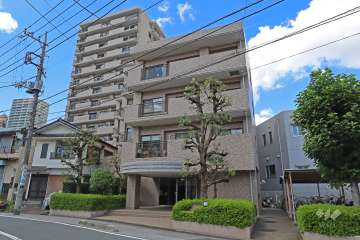 川口本町パーク・ホームズの外観（南東側から）