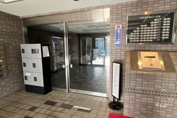 エントランスはオートロック付きです。