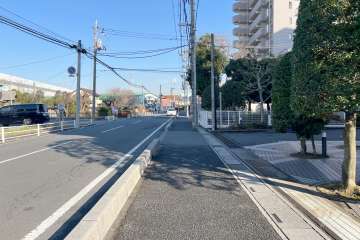 敷地北側の前面道路