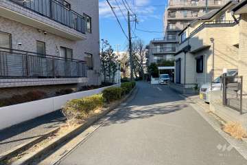 敷地東側の前面道路