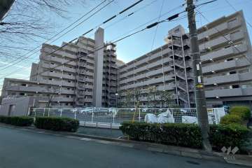 川口根岸パークホームズ弐番館の外観（北東側から）