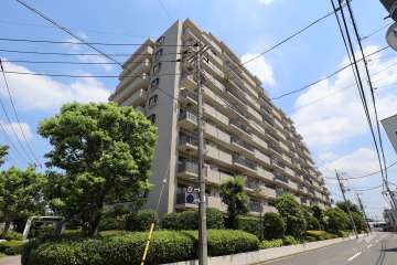 川口弥平パークホームズの外観（南側から）