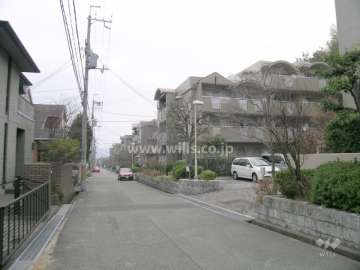 イーストアベニュー箕面全体