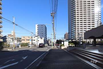 敷地北側の前面道路