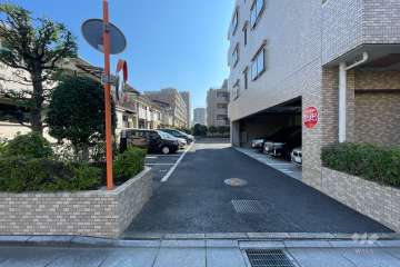 駐車場の出入り口