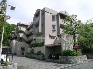 イーストアベニュー箕面おのはら８棟の外観（北西側から）