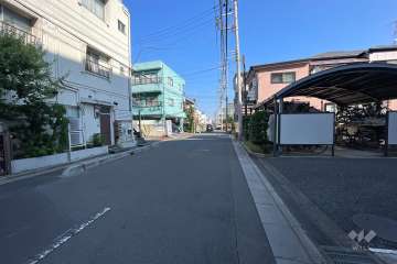 敷地西側の前面道路