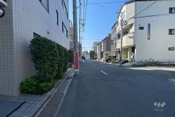 敷地西側の前面道路　