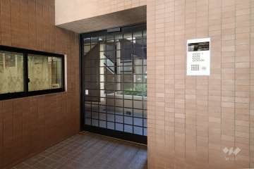 エントランスはオートロック付きです。