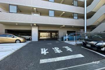 駐車場の出入り口