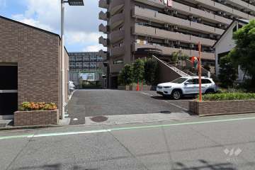 駐車場の出入り口・敷地内駐車場（屋外平面式）