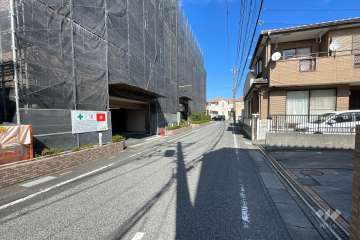 敷地東側の前面道路