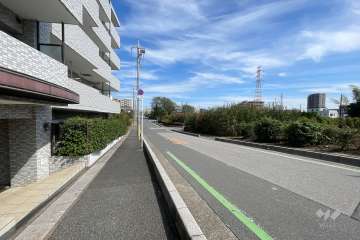 敷地南側の前面道路　