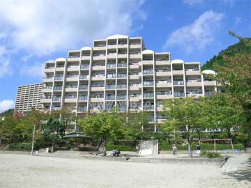 ルミナス箕面の森六番街17号棟の外観（南東側から）