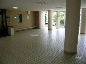 18号棟の1階にあるピロティ