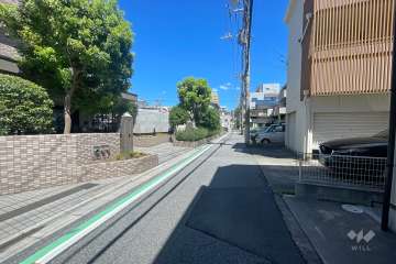敷地東側の前面道路