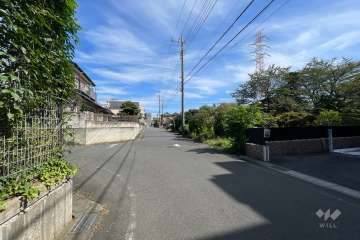 敷地北側の前面道路
