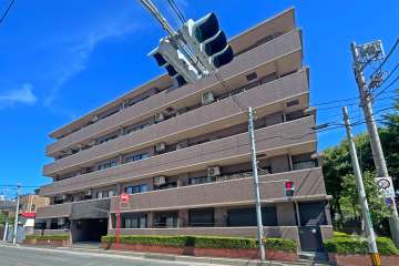 コスモ川口アーバンフォルム参番館の外観（南東側から）