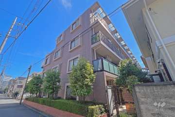 コスモ川口アーバンフォルム参番館の外観（南西側から）