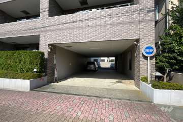 駐車場出入り口